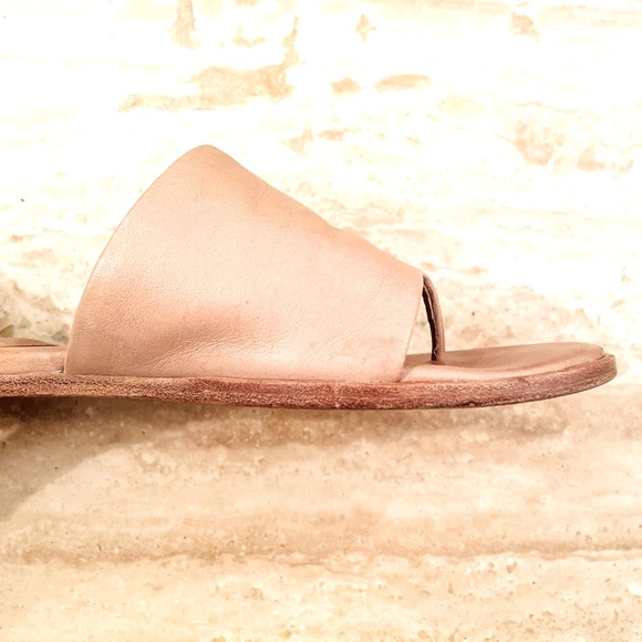 Eileen Fisher Edge Slide Sandal in Barley; Size 8; Includes Box and Dust Bag - Picture 10 of 15